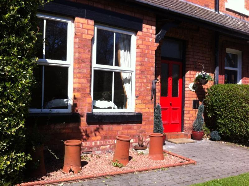 Formby Guest House Exterior photo